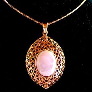 Mother of Pearl Necklace in Rose Gold Tone